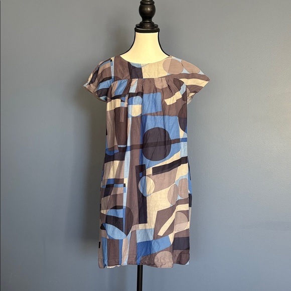 Vince Dresses & Skirts - Vince cap sleeve dress size 6 with pockets